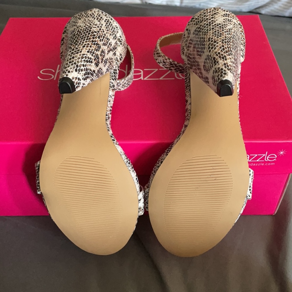 Beautiful Leopard open toe heals - Picture 5 of 7